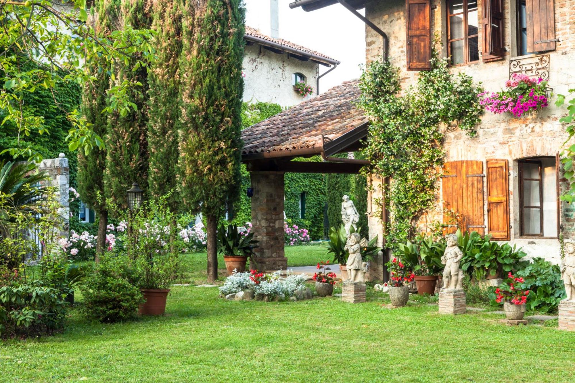 B&B La Casa Del Sole Manzano Exterior photo